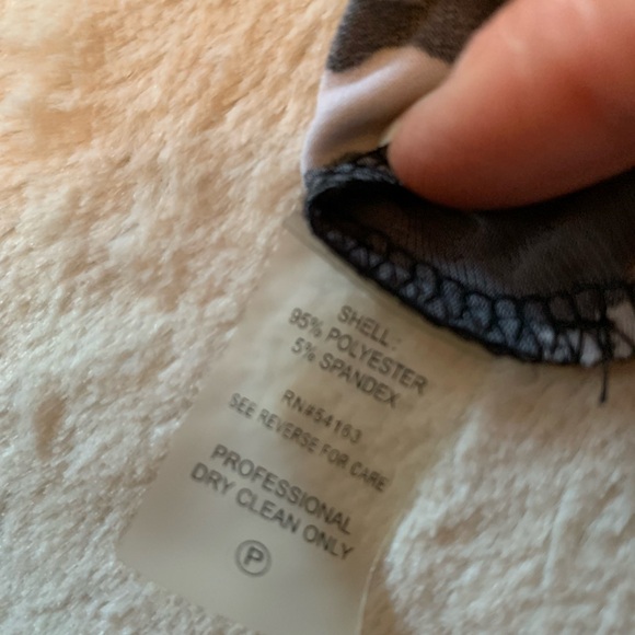 Calvin Kline EUC top. Black and white, no wrinkle, small - Picture 4 of 8